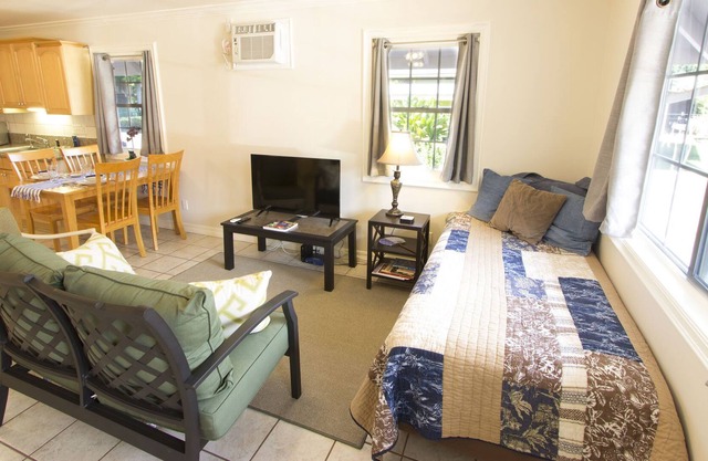 Private Home; Walk to the Heart of Lahaina Towns Shops, Restaurants, and Harbor!