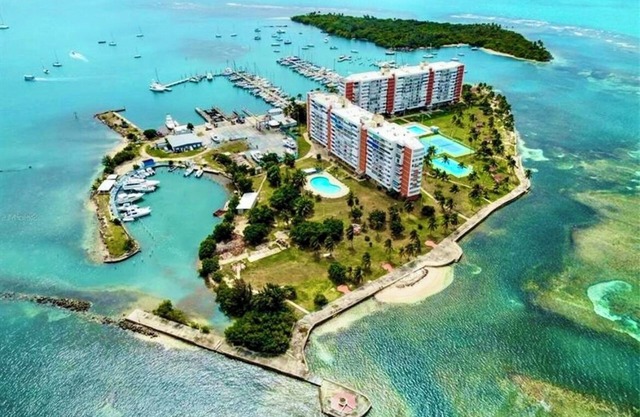 Private Island 1BR Condo with Oceanview, Pool View, 500MB WiFi & A/C