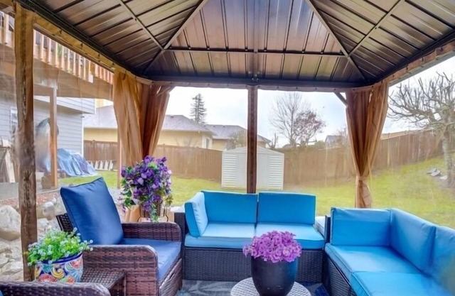 Private Lower Level 1 Bed. HotTub,Sauna,Gym