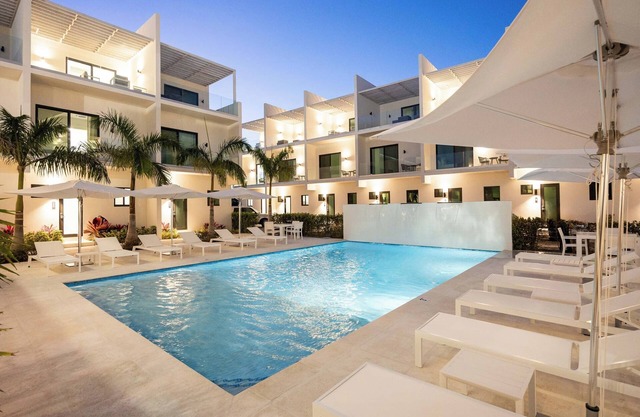 Private Luxury Villa: 3 Beds, Sleeps 6 — Pool, Concierge, & Steps to Grace Bay