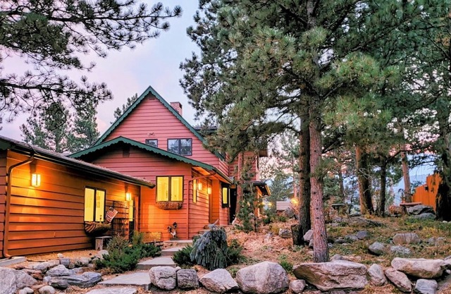 Private Mountain Tranquility for large families near Rocky Mountain National Pk!