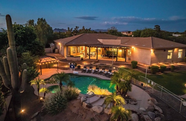 Private Movie Theater, Luxury Pool, Hot Tub