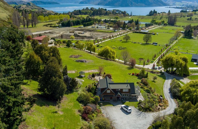 Private Oasis with extensive mountain and lake views, 3 minutes to town.