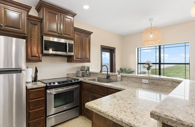 Private Oceanfront Townhouse in Port Isabel ,Texas - Fishing Access