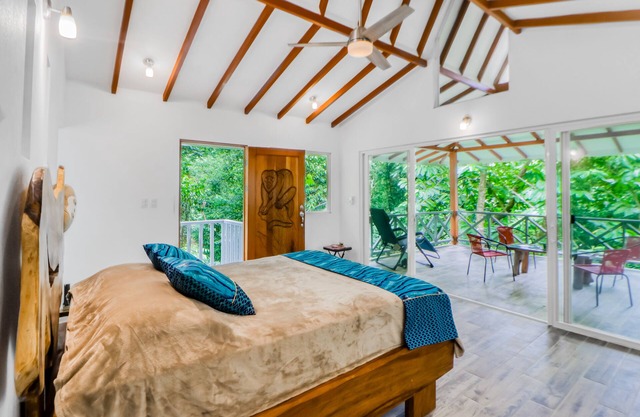Private Off Grid Jungle Bungalow, Natural Pools, Shared Pool & Trails