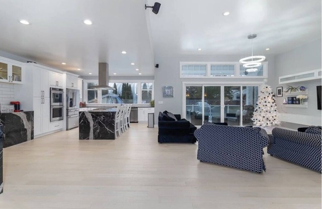 Private Pool House With In Ground Pool and Hot Tub Located In Qualicum Beach