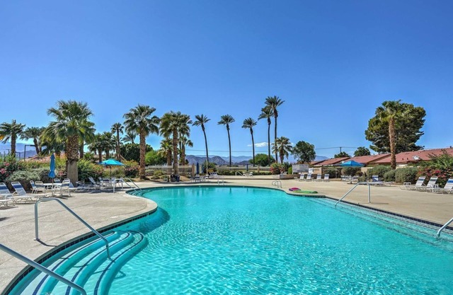 Private Pool & Spa, Gated Community, Walk to Festivals!