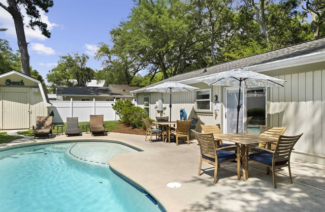 Private Pool, Peaceful Location, Walk to Beach Home!