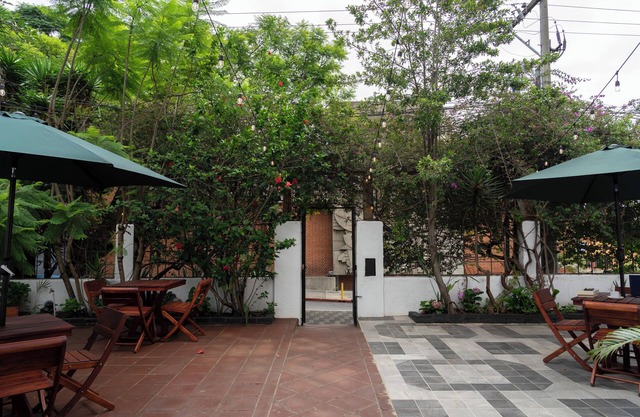 Private room with shared bathroom Hostel in Guatemala City vibrant zona 4!
