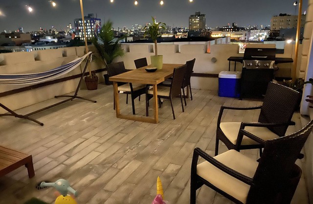 Private Rooftop Terrace - Amazing Views - 3 Bed Apt in Bushwick