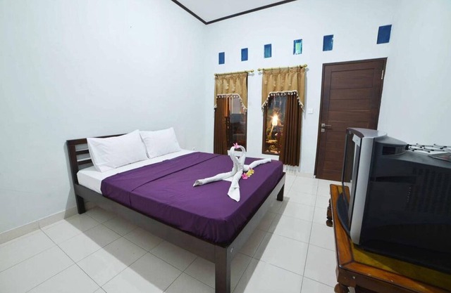 Private Room in Balinese House, Poppies Lane, Legian Kuta Near Beach (SNTH)