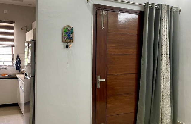 Private Room in Peaceful Flat Attached Washroom