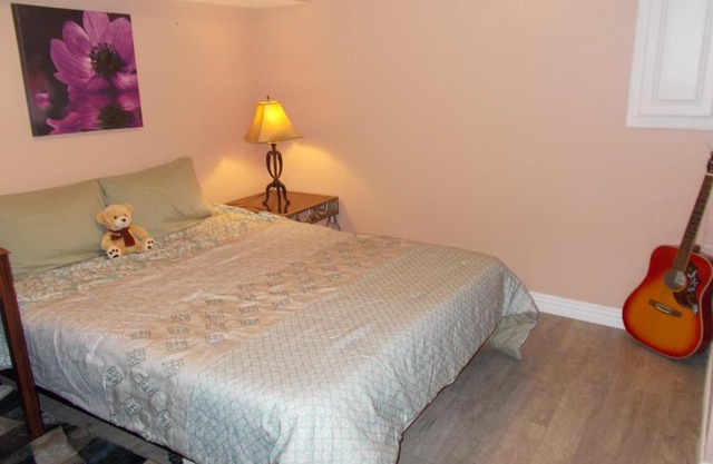 Private Room Near Uptown Waterloo