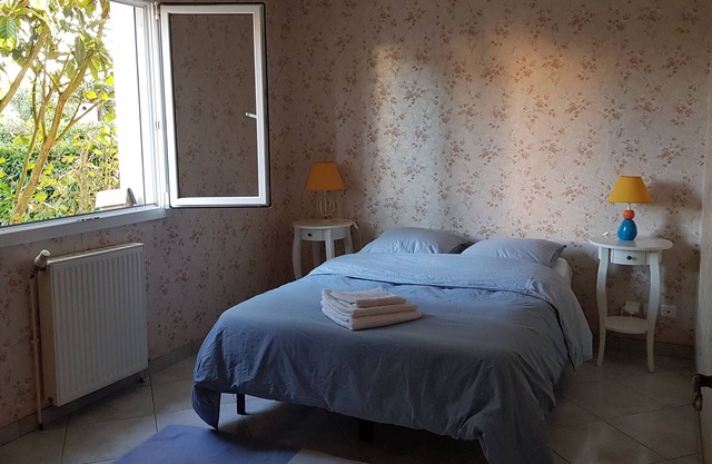 Private room with independent access, 2 pas Polyclinique, Zénith, 20min centreNantes