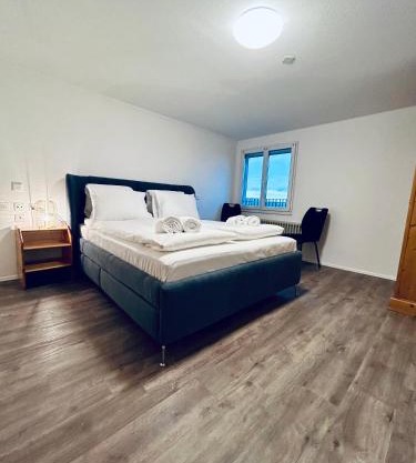 Private room with Bathroom and Lake View in Guest House