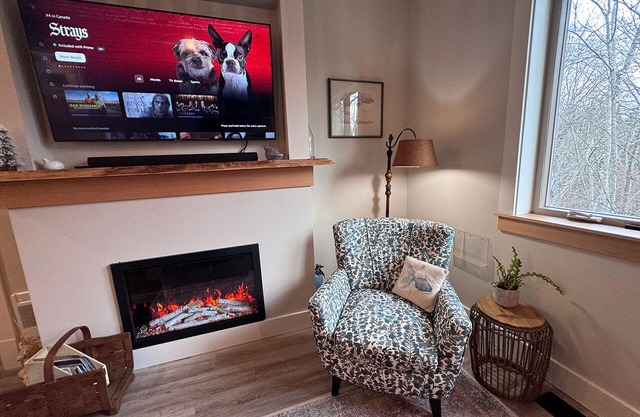 Private rural vacation home stay in Stocking Creek Park, Cowichan Valley