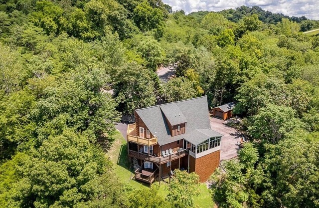 Private, Rustic Luxury at Center Hill Lake!