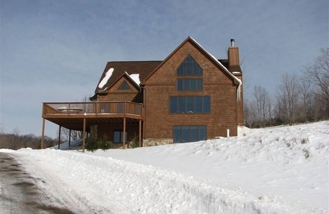 Private Secluded Mountain Top Retreat Overlooking Ski Hills