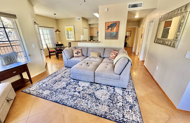 Private, Spacious Condo in Perfect 🌵 Oro Valley Location! Pool, Spa, Gym, Hiking