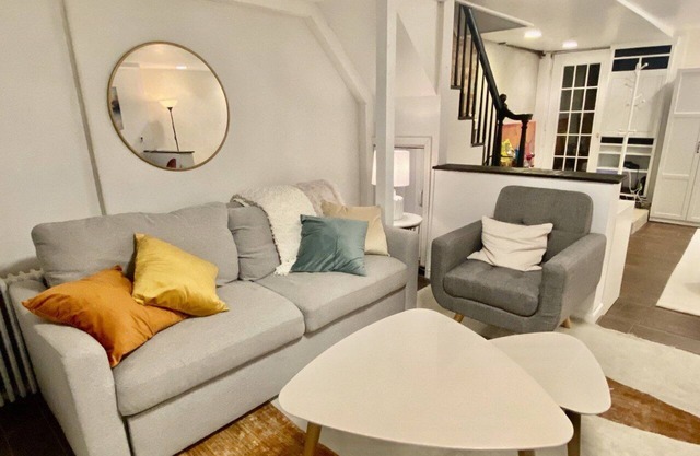 Private Studio Apt. in Jersey City, 2 stops to NYC
