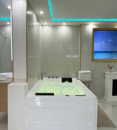 Private suite with jacuzzi sauna and garden