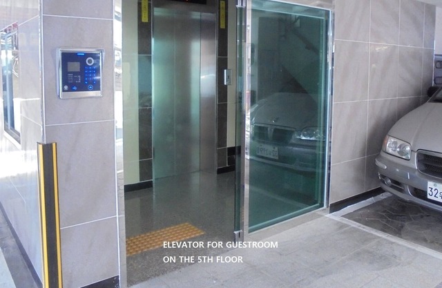Private unit for single traveler