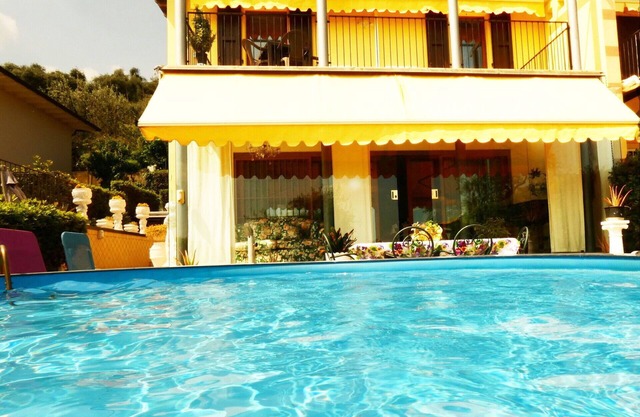 Private Villa with A/C, hot tub, private pool, WIFI, TV, terrace, panoramic view, close to Sirmione