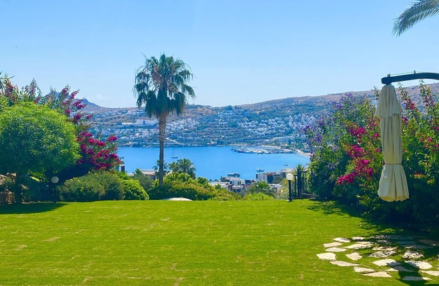 private villa in luxury compound 2 min walking to sea