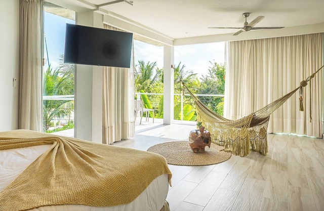 Private. villa | private pool | canal access