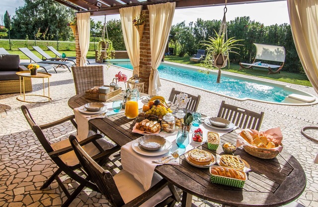 Private Villa with A/C, WIFI, private pool, hot tub, TV, pets allowed, panoramic view, parking
