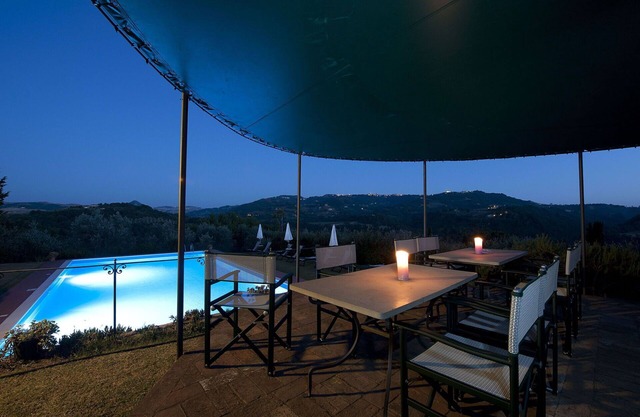 Private Villa with A/C, WIFI, private pool, TV, patio, panoramic view, close to San Gimignano