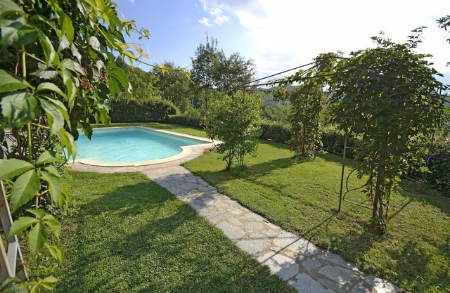 Private Villa with A/C, private pool, hot tub, WIFI, TV, terrace, panoramic view, close to Cortona