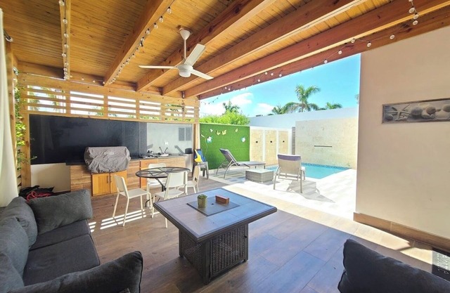 private villa with pool for 7 people