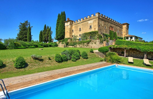 Private Villa with private pool, WIFI, A/C, patio, panoramic view, parking, close to San Gimignano