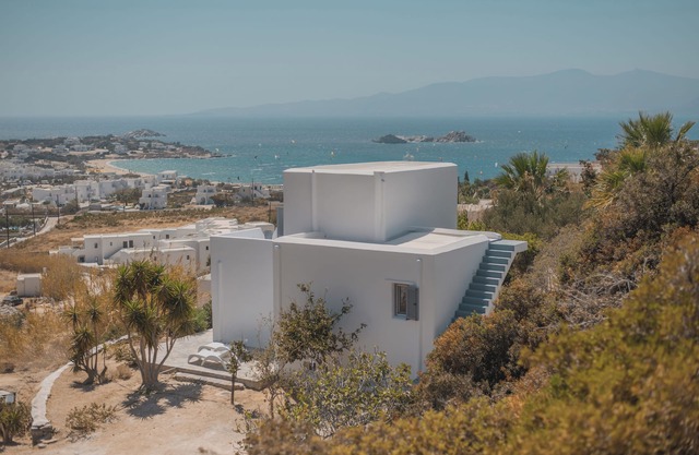 PRIVATE VILLA WITH OUTSTANDING VIEWS, CLOSE TO MIKRI VIGLA BEACH.
