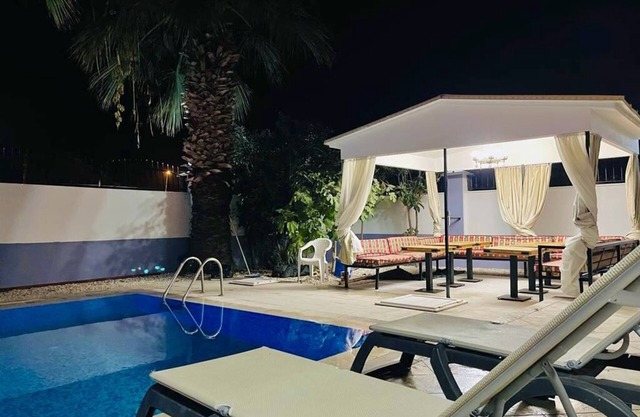 Private Villa with Pool, 5 minutes from Land of Legends theme park
