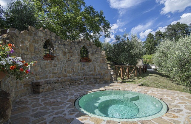 Private Villa with WIFI, private pool, hot tub, A/C, sauna, TV, patio, pets allowed, panoramic view