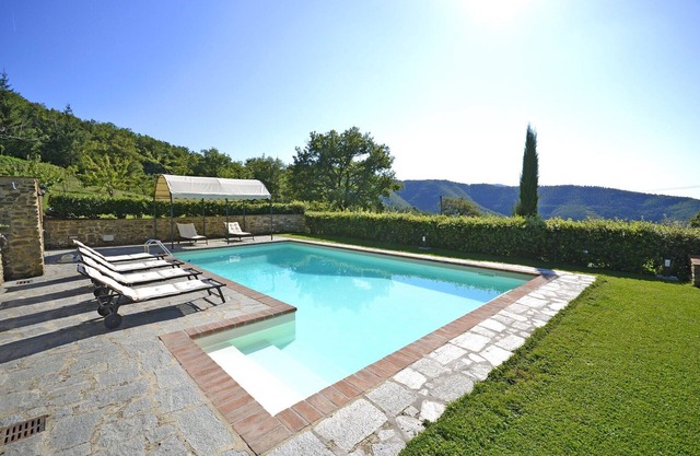 Private Villa with WIFI, private pool, A/C, TV, patio, panoramic view, parking, close to Cortona
