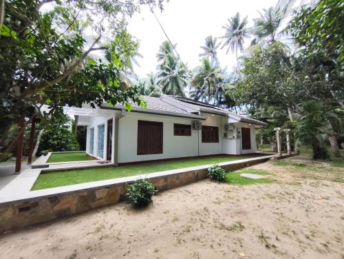 Priyanwada Lake Cottage