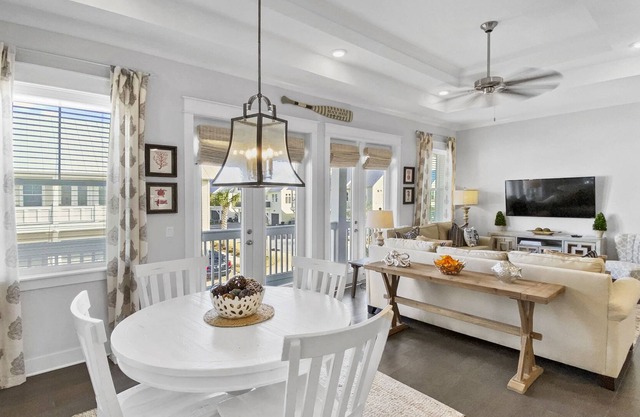 Prominence 30A! 4 Seater Golf Cart! Beside Pool!4 Free bikes Sleeps 6!