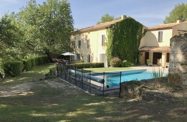 Provencal house with large garden and swimming pool.