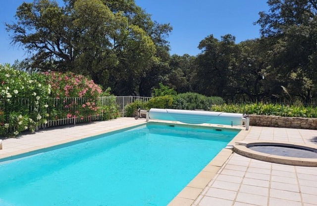 Provencal mas tt comfort with a clear view on the Mont Ventoux pool