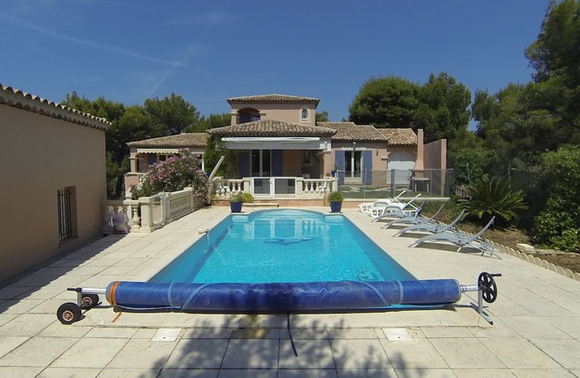 PROVENCAL VILLA WITH POOL 500M CALANQUE DE LA REDONNE