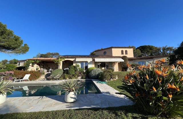 Provencal villa, pool, sea views quiet, old village of Biot