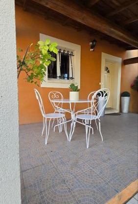 PROVENCE, MAISON SPACIEUSE et CONFORTABLE CLOSE TO SPIROU , WAVE ISLAND