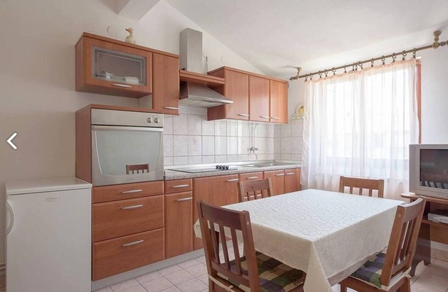 Prusic 2, small and cosy apartment in a quiet part of Rovinj (3 persons)