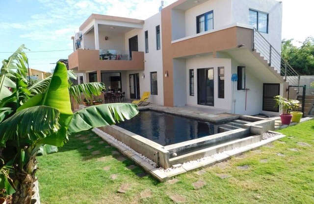 P’tit Komfor Villa in Albion west coast with private pool and 250m from beach