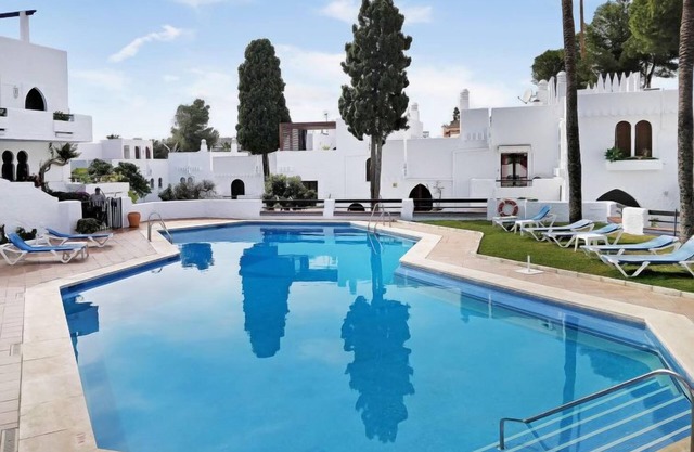 Pueblo Arabesque 
