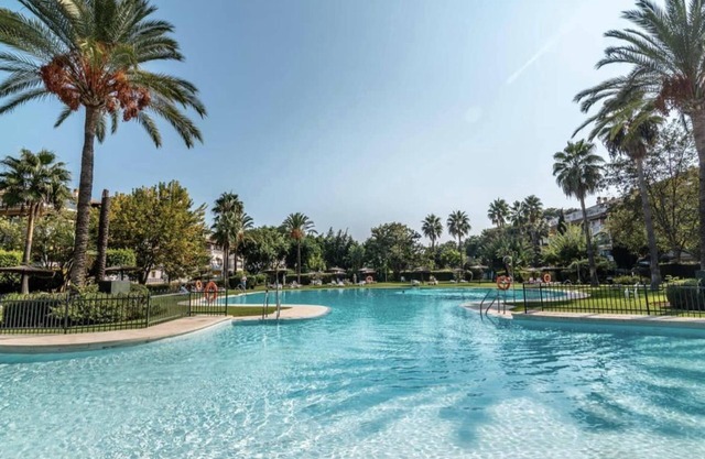 Puerto Banus - Marbella nice apartment 10 minutes walk. Wifi. Garage