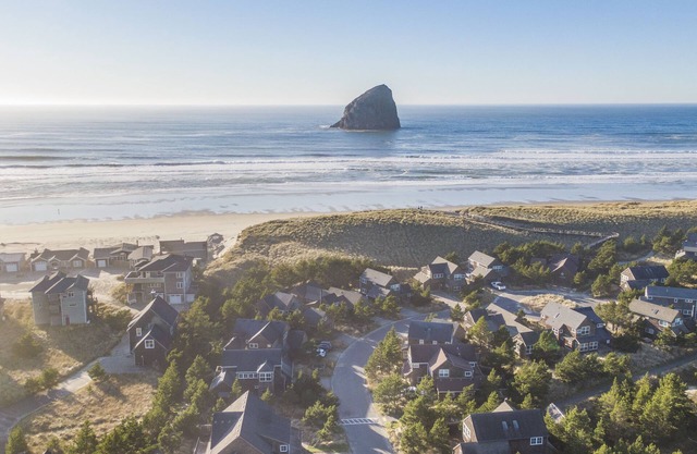 Pura Vida #166 - Perfect beach house. Family friendly, HOTTUB, easy walk to beach